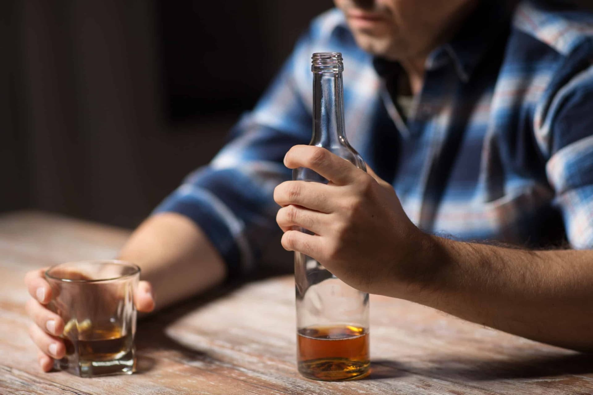 Signs and Symptoms of Alcoholism You Shouldn't Ignore